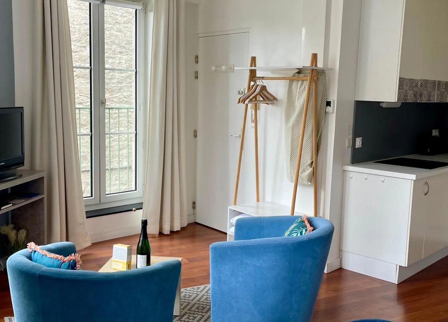 Le Balcon De La Place Dinan Apartment